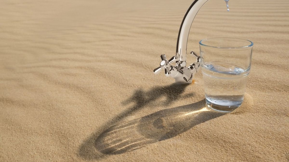 вода