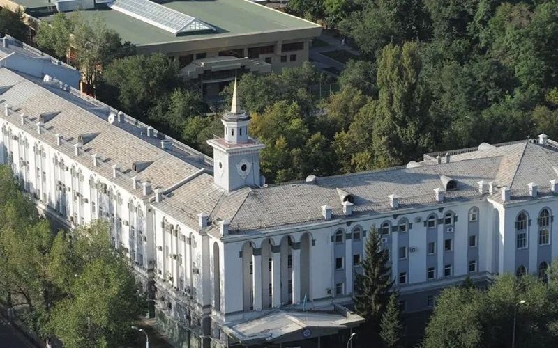 В КИМЭП ответили на скандал с одним из профессоров вуза