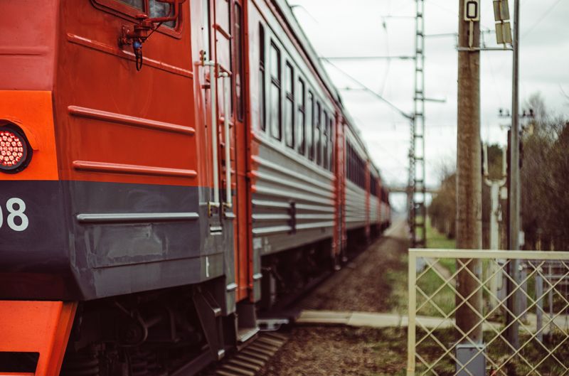 Пятилетний ребенок едва не попал под поезд в Туркестанской области