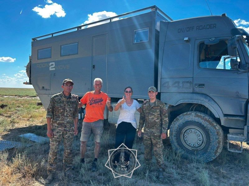 Дом на колесах с туристами из Нидерландов застрял в Мангистау