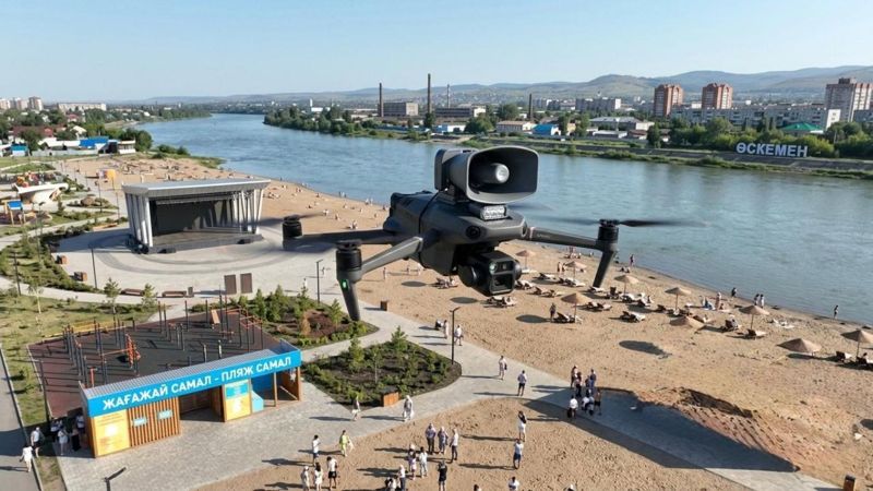 "Говорящие" дроны патрулируют пляжи Казахстана