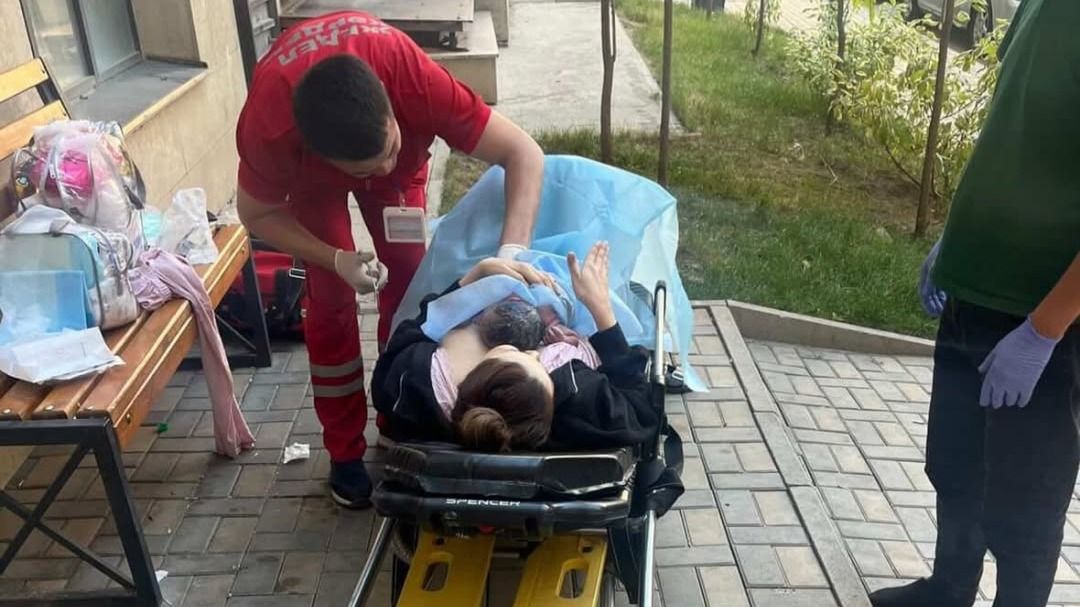 Родила на улице