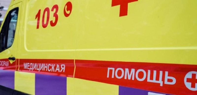 Водитель мопеда погиб под колесами скорой помощи в Алматы