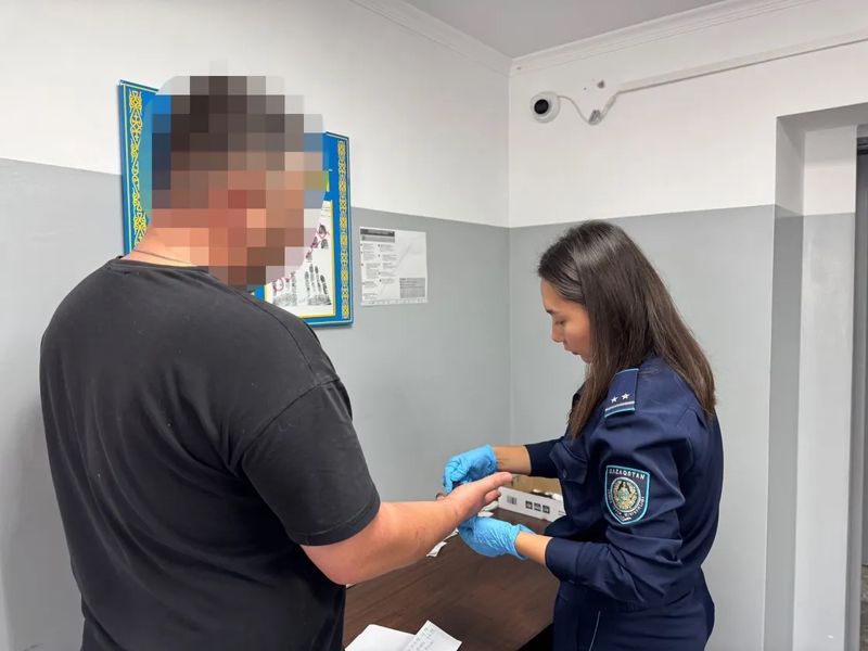 Голый заплыв в фонтане закончился для жителя Петропавловска арестом