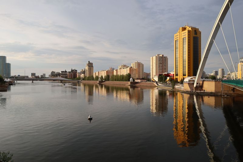 Астанчанин упал с моста при попытке сделать селфи