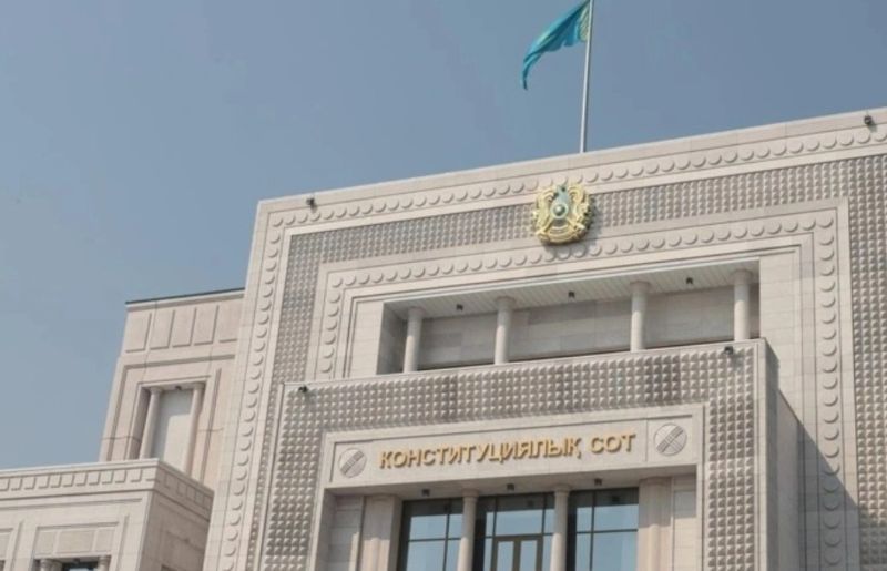 Политолог назвал объяснение о президентском сроке "сигналом элитам" в Казахстане