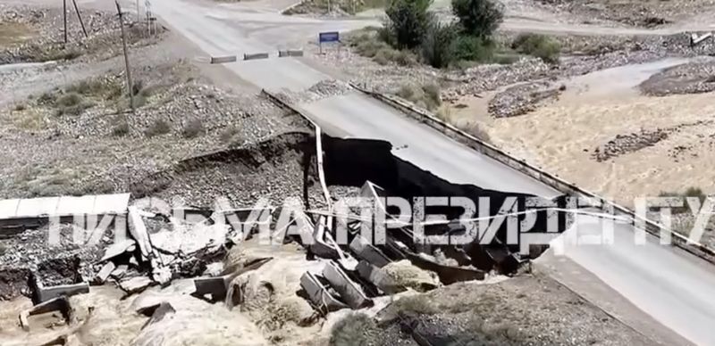 Аварийный мост размыло в Алматинской области