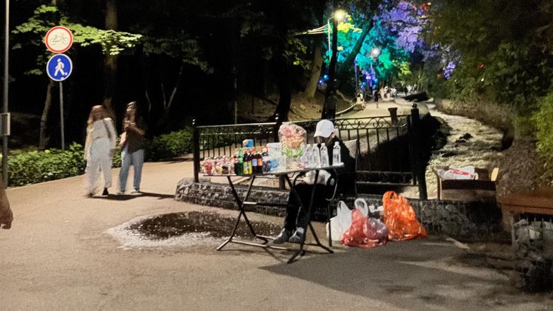 Алматинцы пожаловались на "базар-вокзал" на Терренкуре