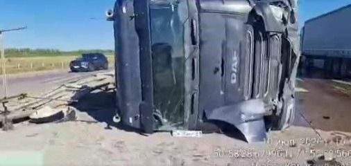 ДТП с грузовиком парализовало движение на трассе Астана — Караганда