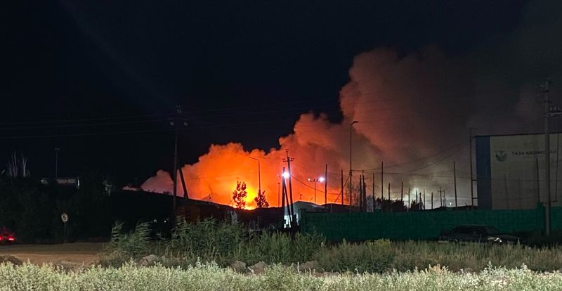 В Астане загорелся мусорный полигон
