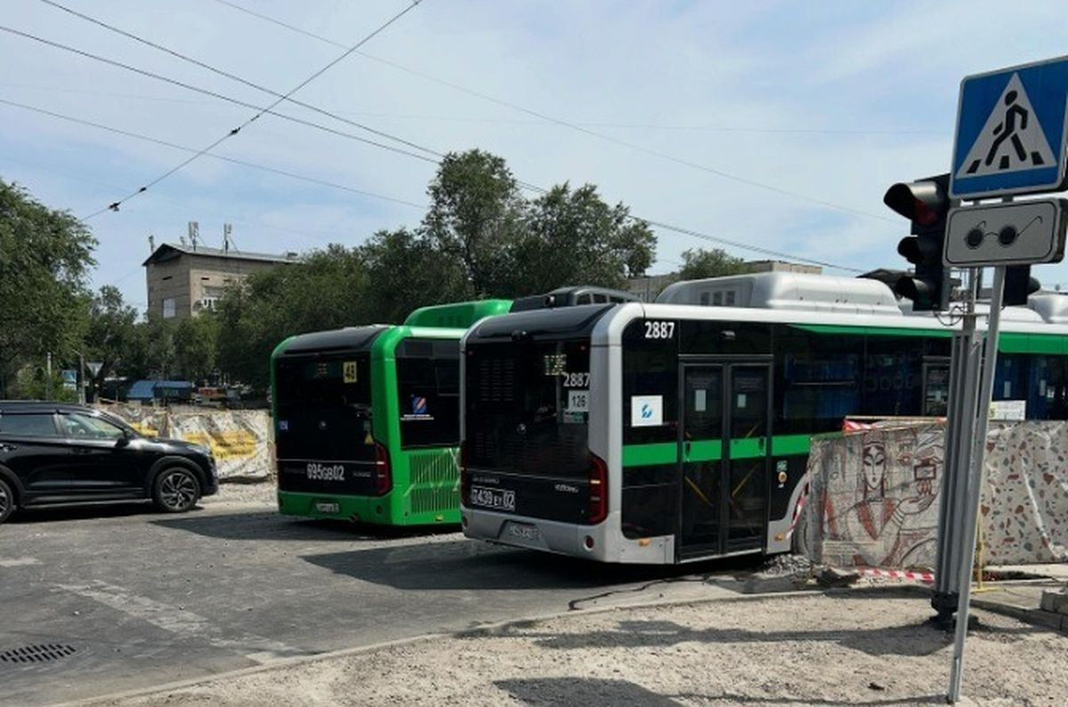 Автобусы, Алматы, провал дороги 