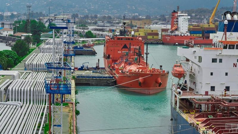 Батумский нефтяной терминал возобновил поставки авиакеросина в Казахстан
