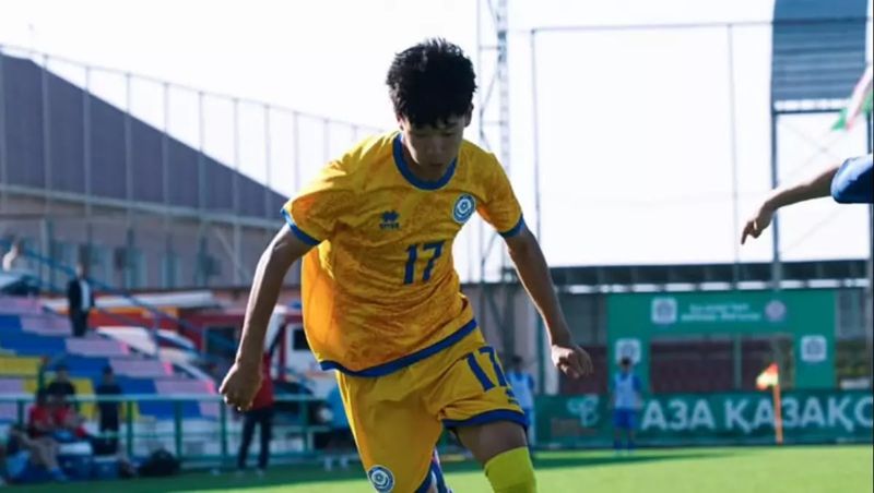 15-летний казахстанец подписал контракт с футбольным клубом "Барселона"