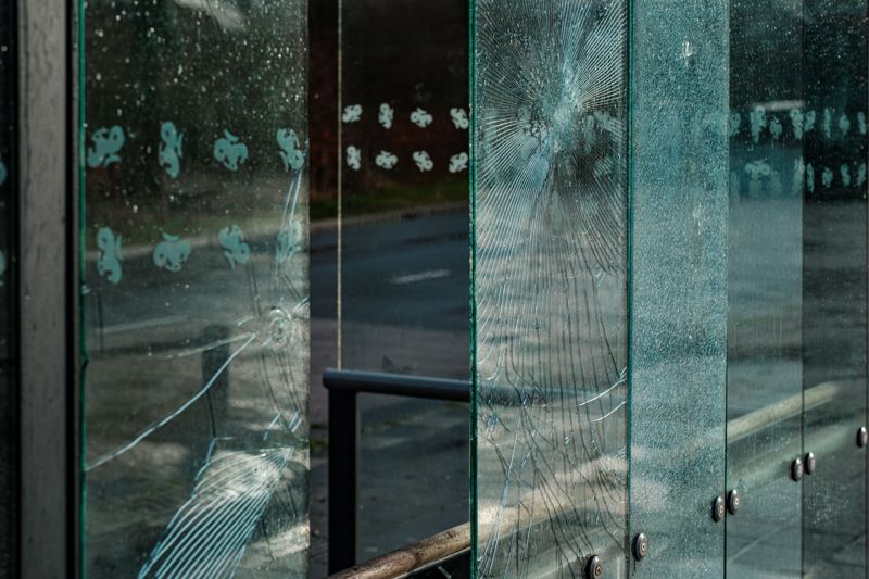 Астанчанина арестовали на 10 суток за разбитое стекло