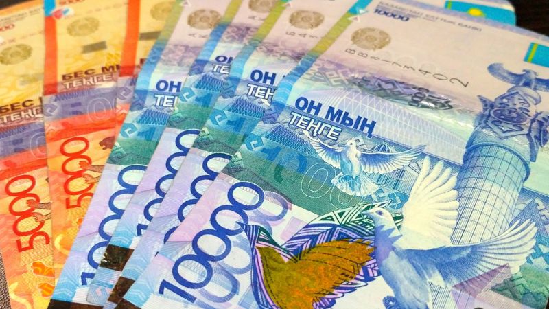 Тенге ослаб в Казахстане