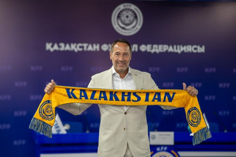 Сборную Казахстана по футболу возглавит тренер из Нидерландов