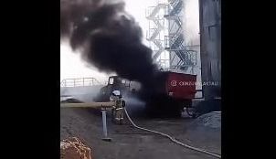 Пожар возле нефтяных резервуаров попал на видео в Мангистау
