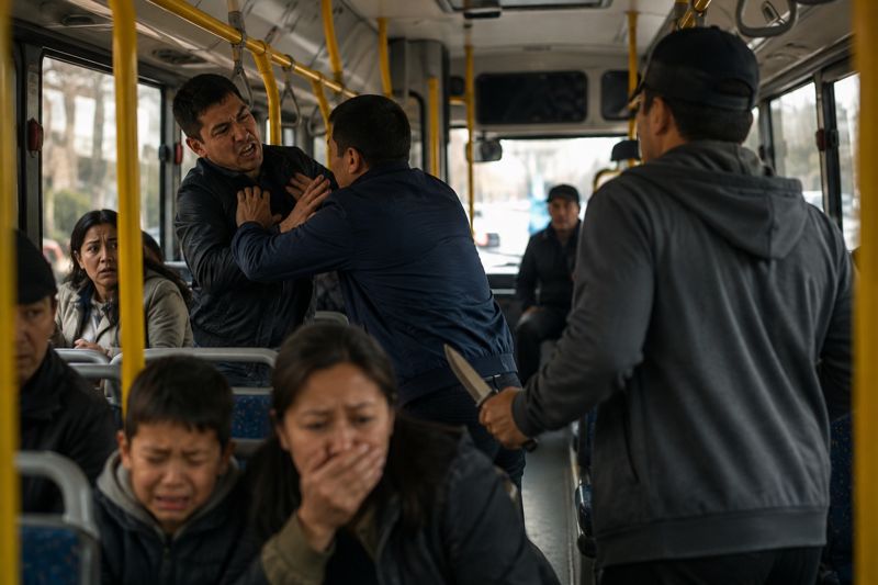 Участник драки с ножом в автобусе Алматы может оказаться серийным вором