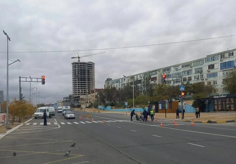 В Актау водитель сбил двух пешеходов на "зебре"