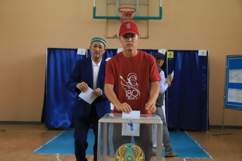 Три десятка потомков Жамбыла пришли на выборы в Алматинской области