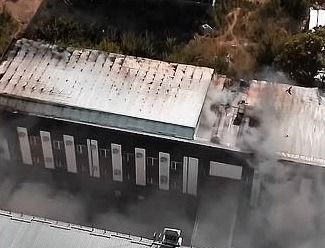 Пожар охватил здание с офисами в Костанае