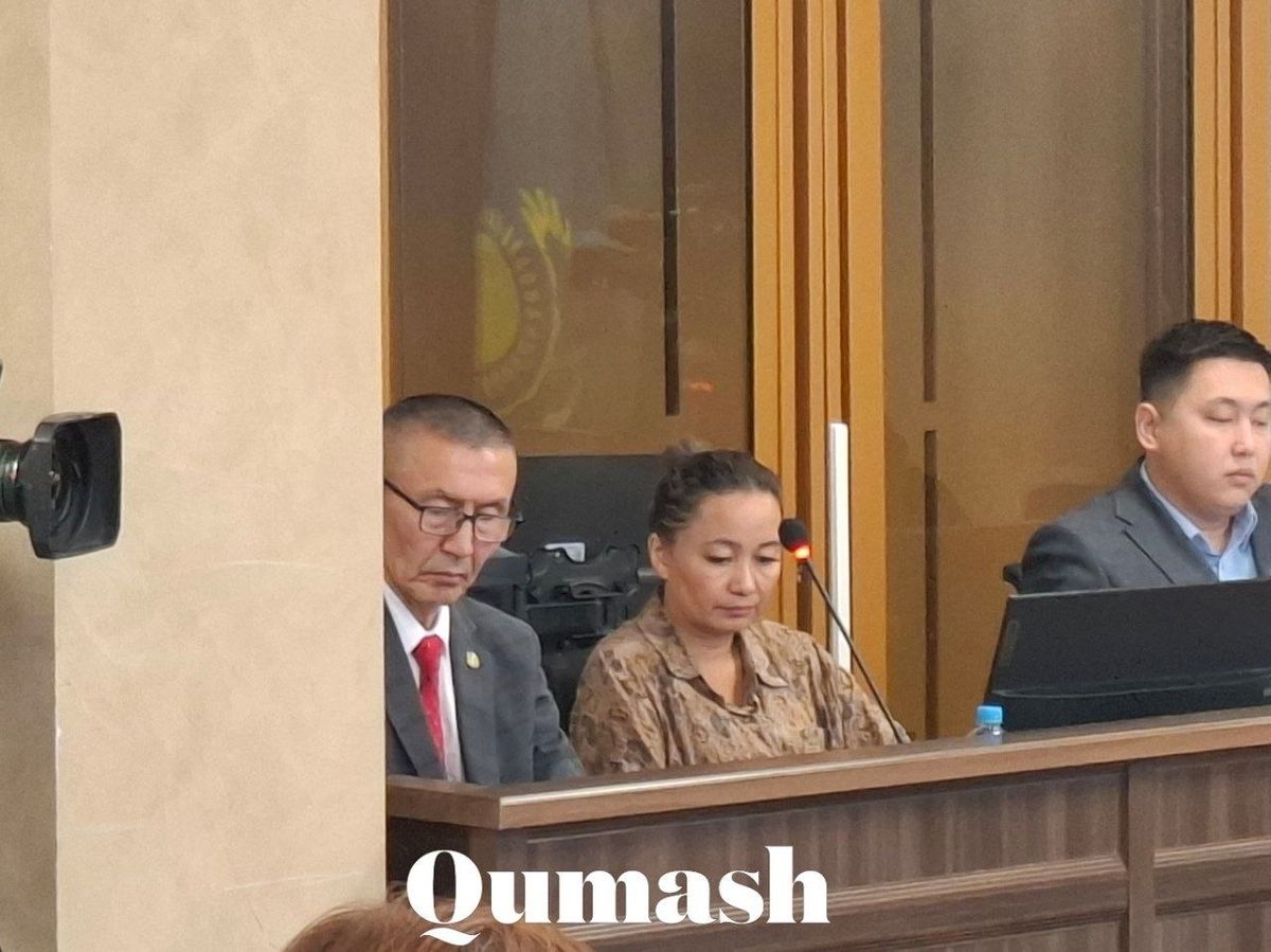 Подсудимая и адвокат Еслямбекулы