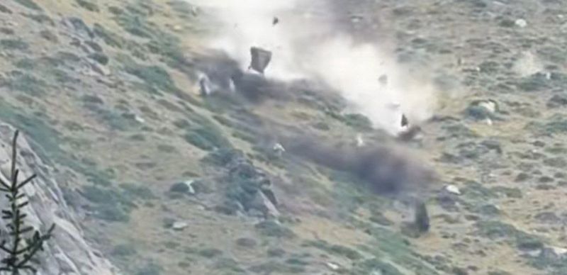 Туристы сняли на видео каменный оползень в горах Алматы