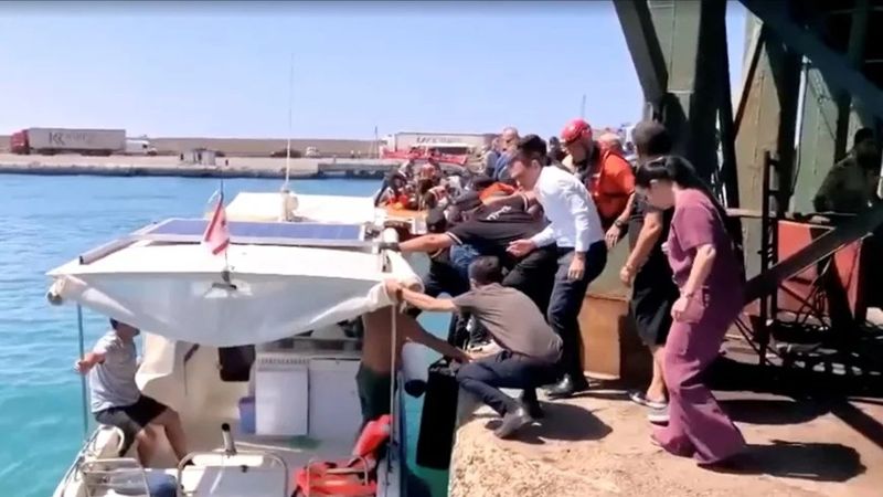 Семь человек погибли при крушении парома у берегов Кипра