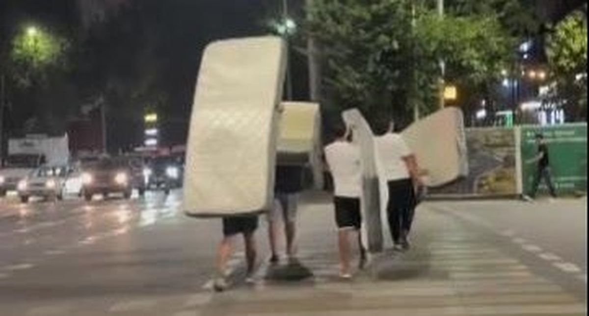 студенты, матрас, Алматы