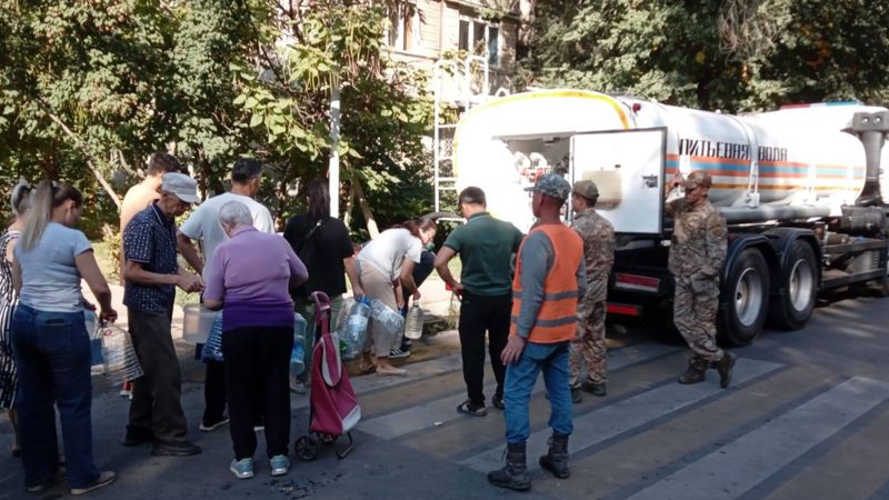 "Даже питьевой нет": в Алматы жители двух микрорайонов сидят без газа и воды