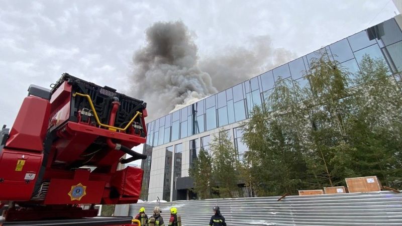 Пожар вспыхнул в строящемся доме в Астане