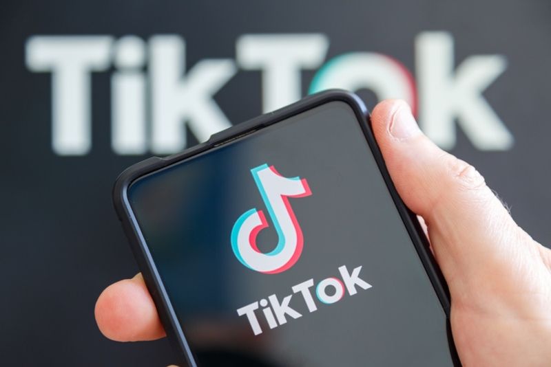 Спам от ИИ и прозрачность контента: TikTok запускает новые меры в Казахстане