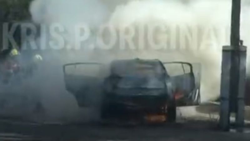 В Алматы автомобиль KIA сгорел на дороге