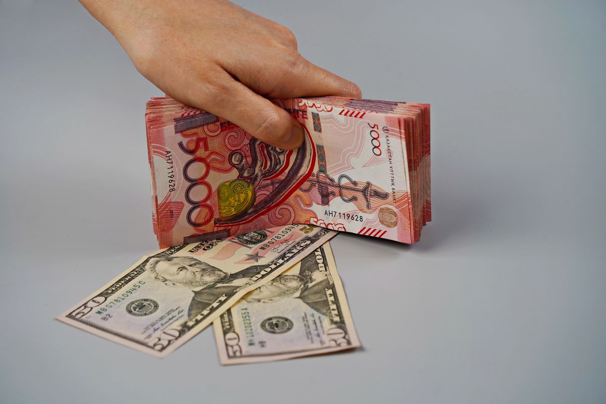 Расходы, деньги, тенге, теңге, доллары