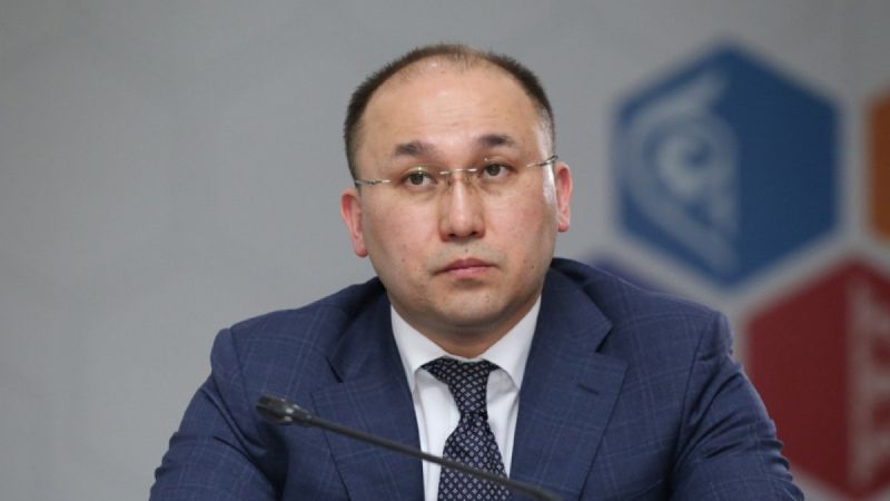 Даурен Абаев в России посоветовал молодежи "не быть сволочью"