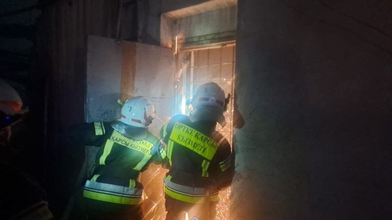 Ночью в Шымкенте горел склад с бытовой техникой
