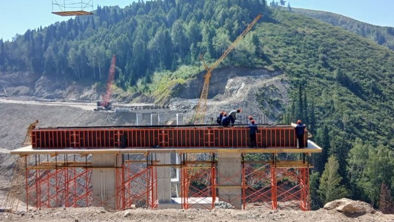Высотой с многоэтажку: мост над глубоким ущельем построили в ВКО