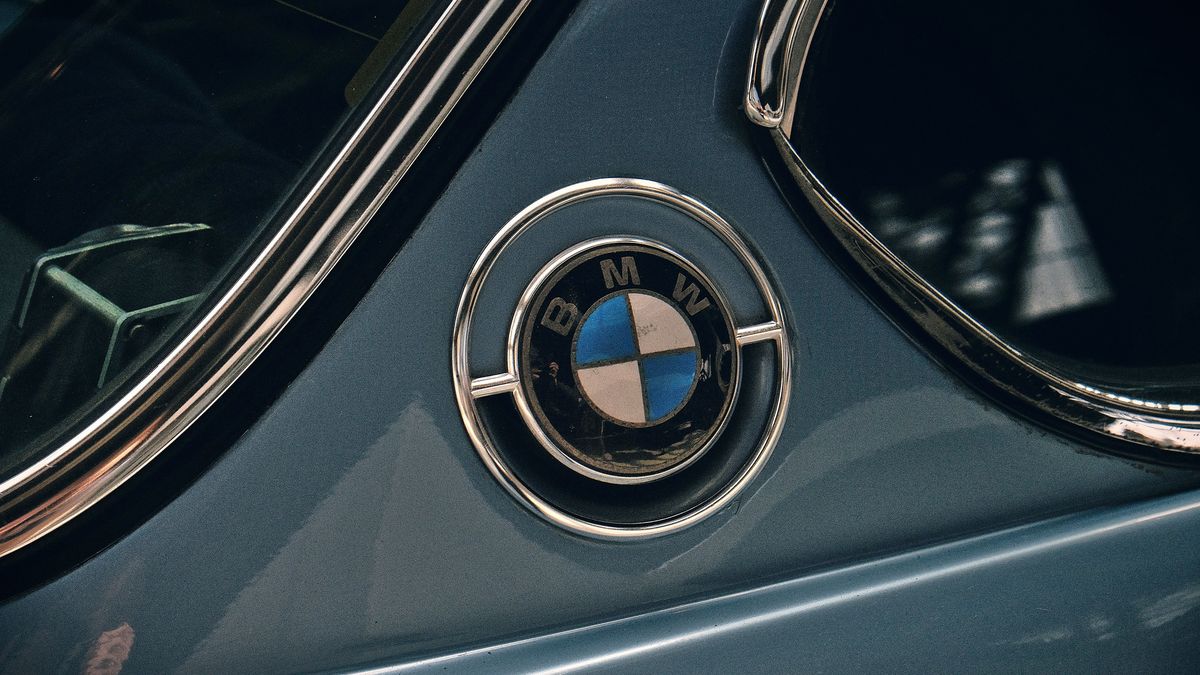 BMW с долгом на 1,7 млн теңге разыскали в Алматы