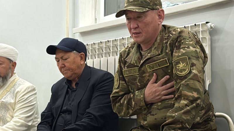 Министр обороны попросил прощения у семей военных, погибших на Каспии