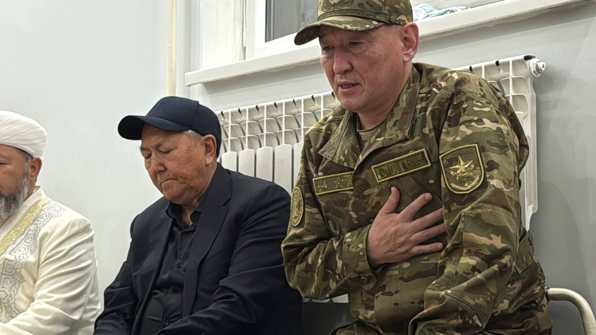Министр обороны попросил прощения у семей военных, погибших на Каспии