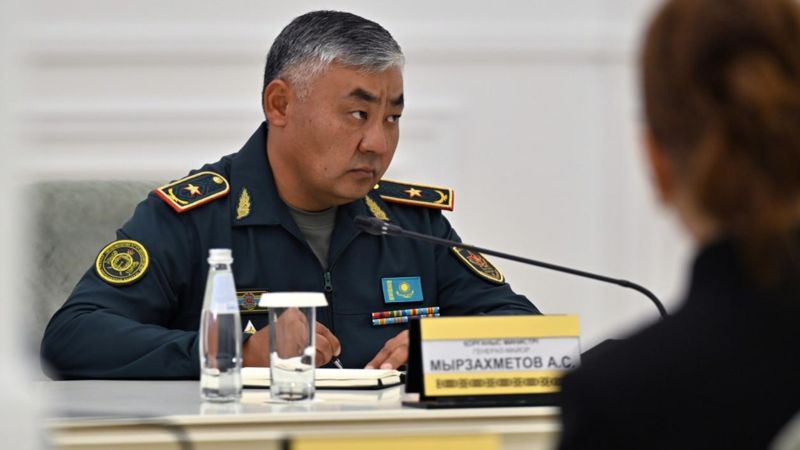 Токаев объяснил кадровые перестановки в руководстве Минобороны