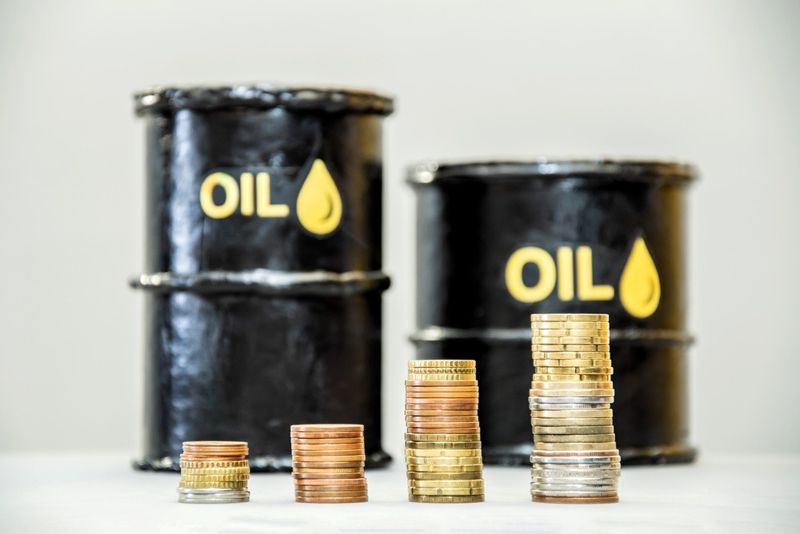 Рост цен на нефть усилил опасения по поводу мировой инфляции