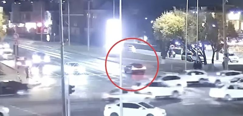 21-летний водитель BMW устроил дрифт на оживленном перекрестке в Астане
