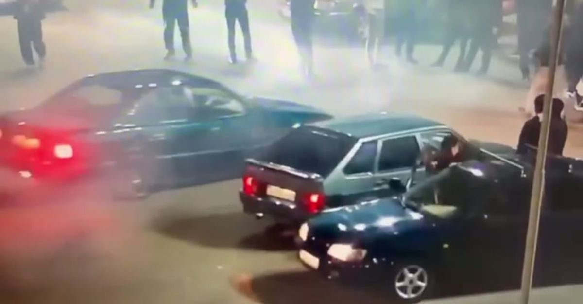 22-летнего водителя арестовали за дрифт и фейерверки в Жамбылской области