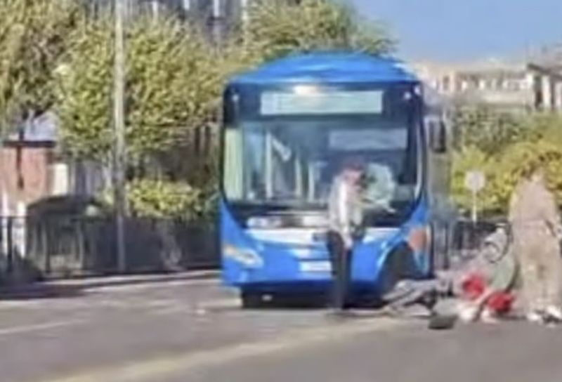 Автобус сбил молодую девушку в Шахтинске