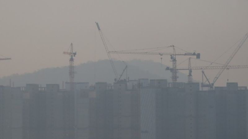 Казахстанец погиб на стройке в Сеуле: на него рухнул бетонный потолок