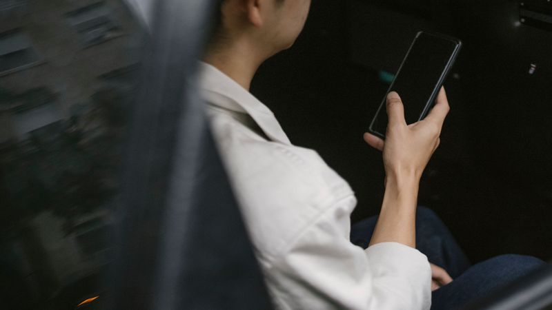 Сталкер из Актау следил за бывшей женой по GPS в сумке