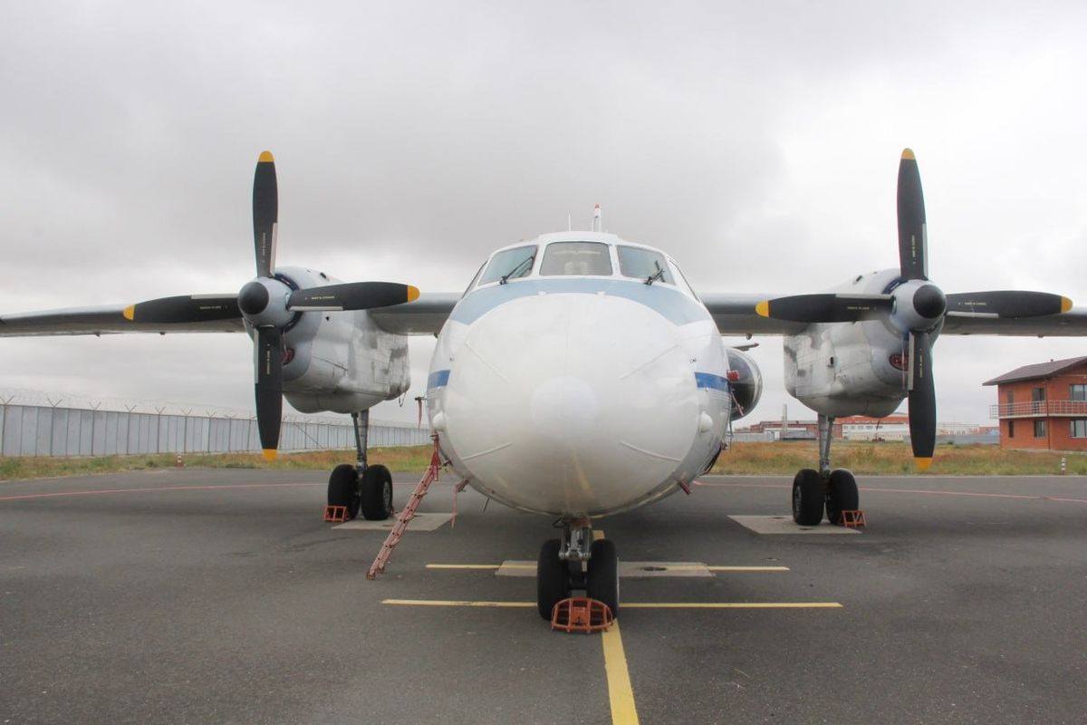 АН-26, самолет