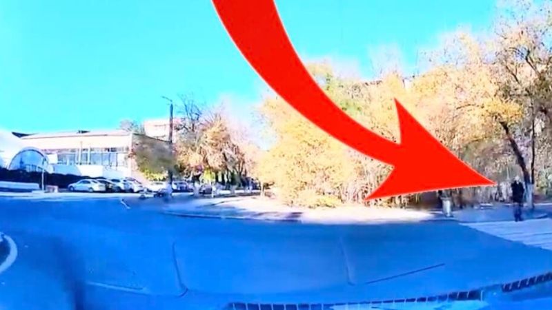 Пьяный водитель автобуса не уступил дорогу пешеходу в Караганде