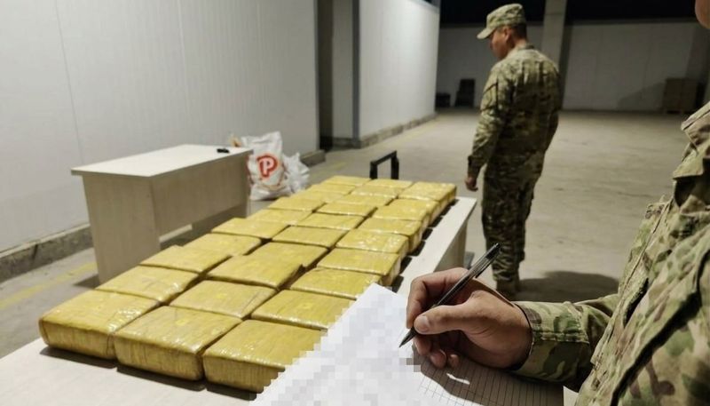 Палит дым в потолок с Афгана: КНБ накрыл международный наркоканал
